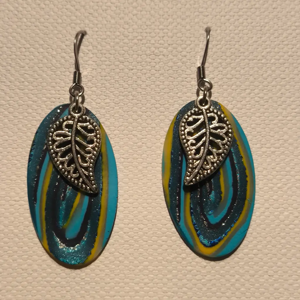 Boucles d'oreilles en pâte Fimo Marbré avec Breloque