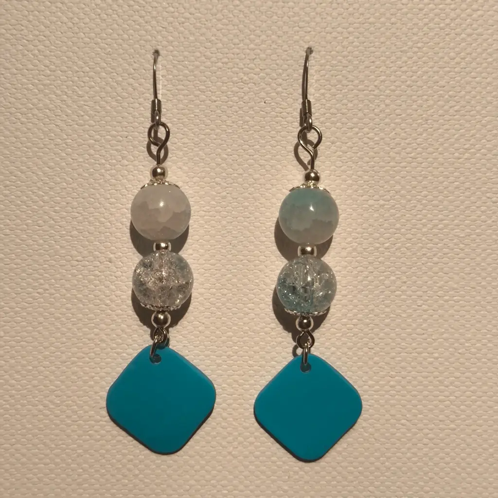 Boucles d'oreilles en pâte Fimo Bleue avec Breloque