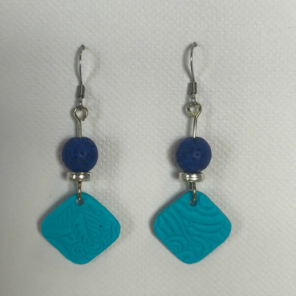 Boucles d'oreilles en pâte Fimo Bleue avec Perles