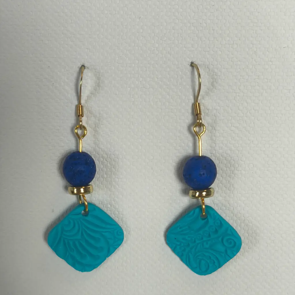 Boucles d'oreilles en pâte Fimo Bleue avec Perles