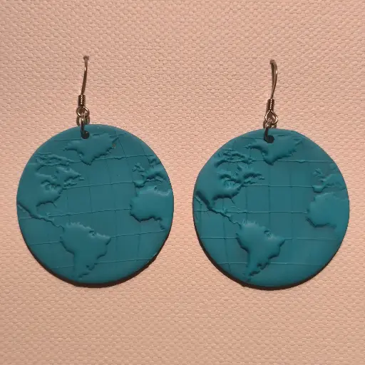 [787] Boucles d'oreilles en pâte Fimo Bleue Planisphère