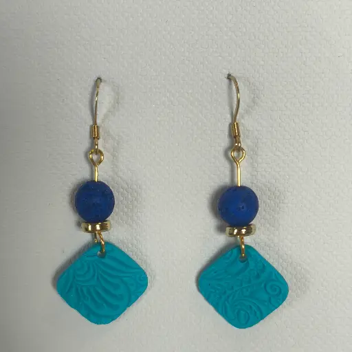 [802] Boucles d'oreilles en pâte Fimo Bleue avec Perles