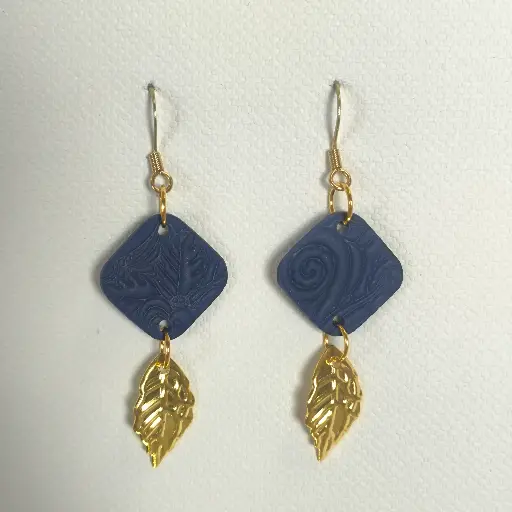 [804] Boucles d'oreilles en pâte Fimo Bleue 